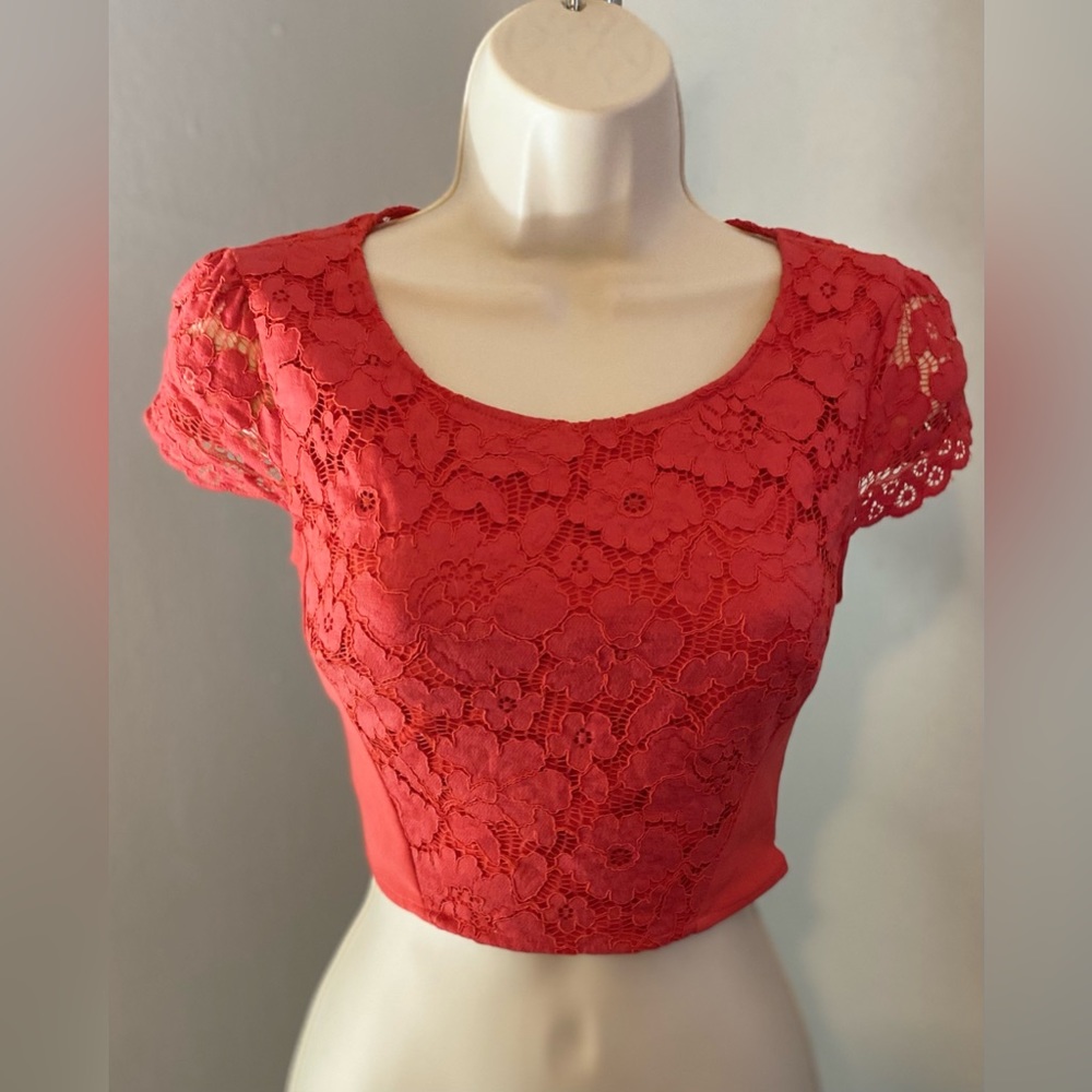 NWT Bebe “Nadia” Lace Cut Out Back Top Hibiscus Red XS